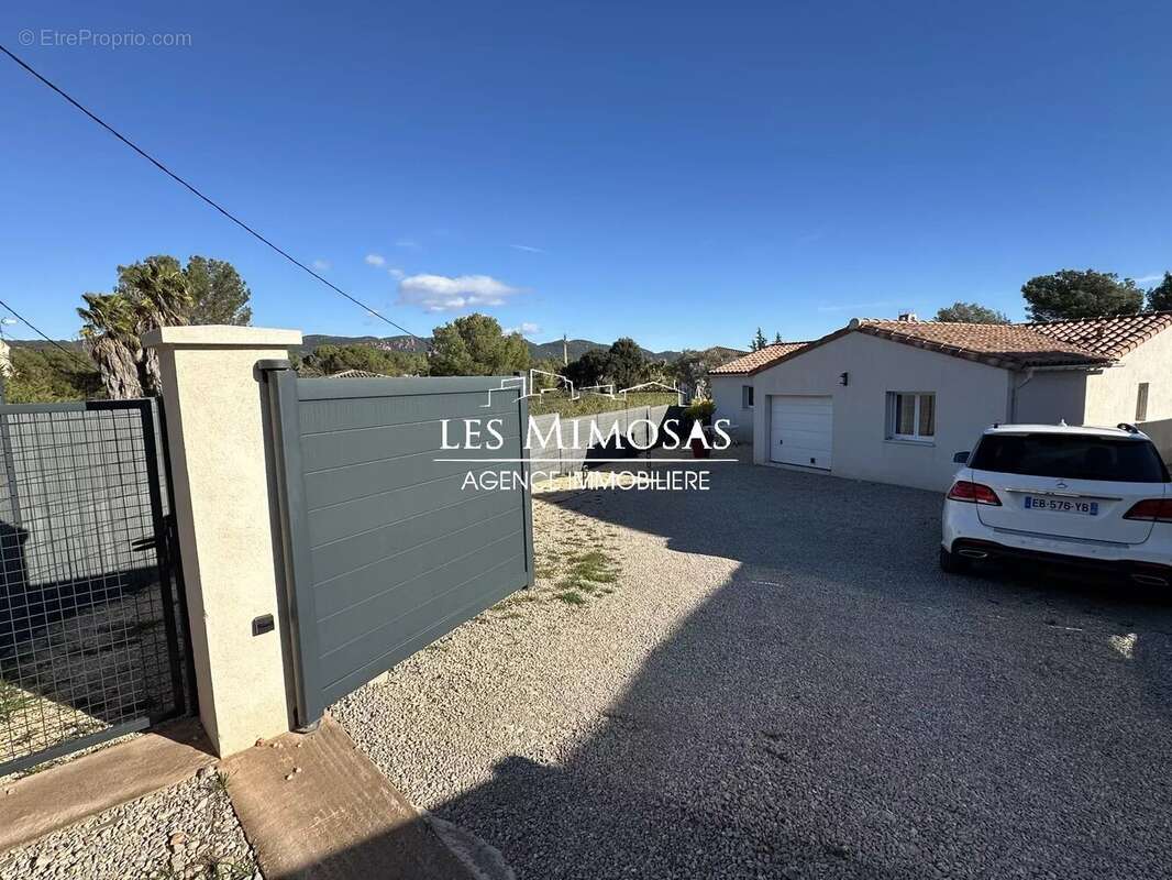 Maison à ROQUEBRUNE-SUR-ARGENS