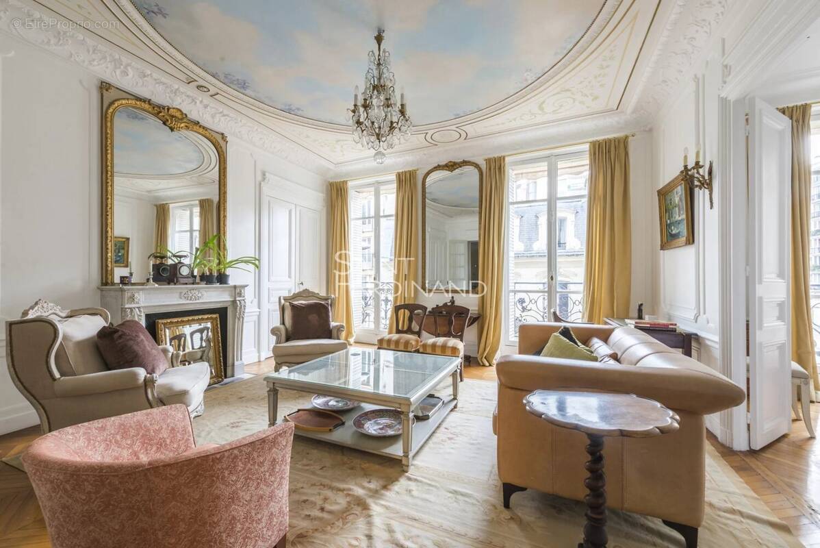 Appartement à PARIS-17E