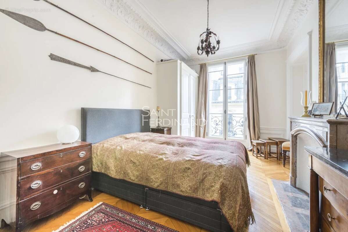 Appartement à PARIS-17E