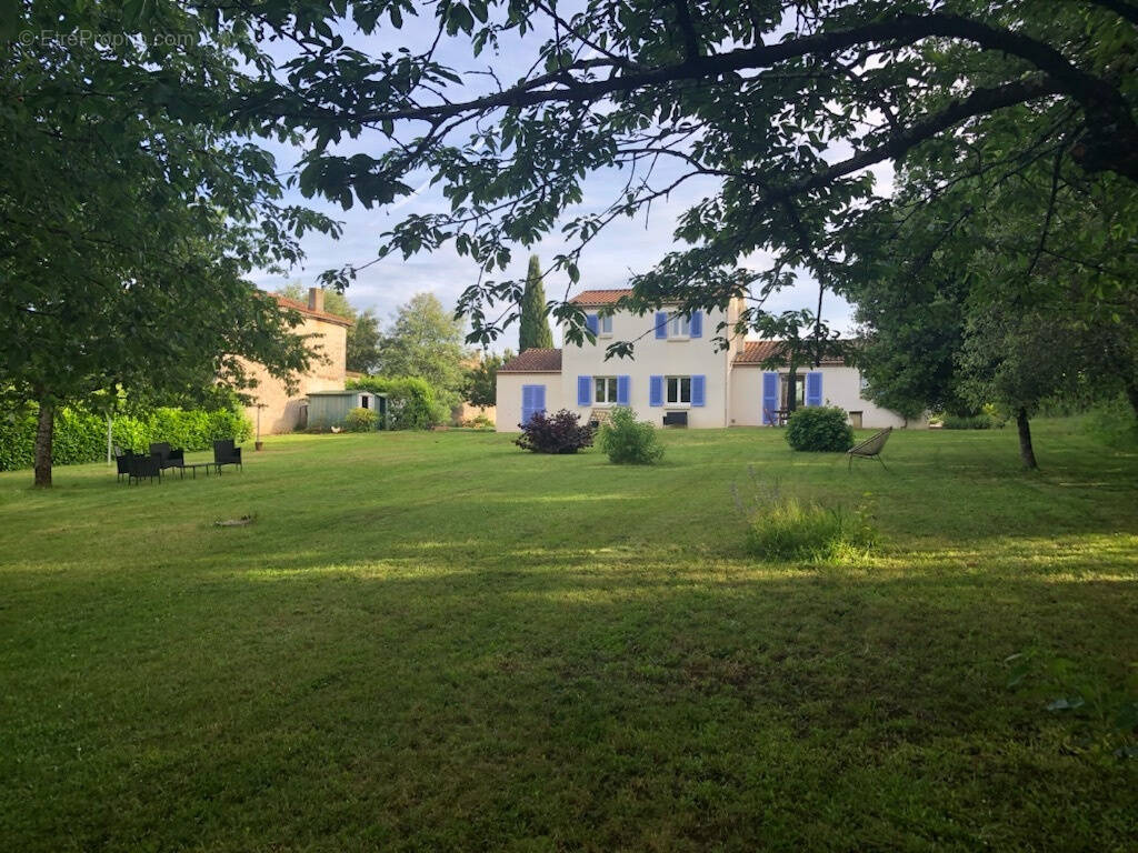 Maison à RIVIERES