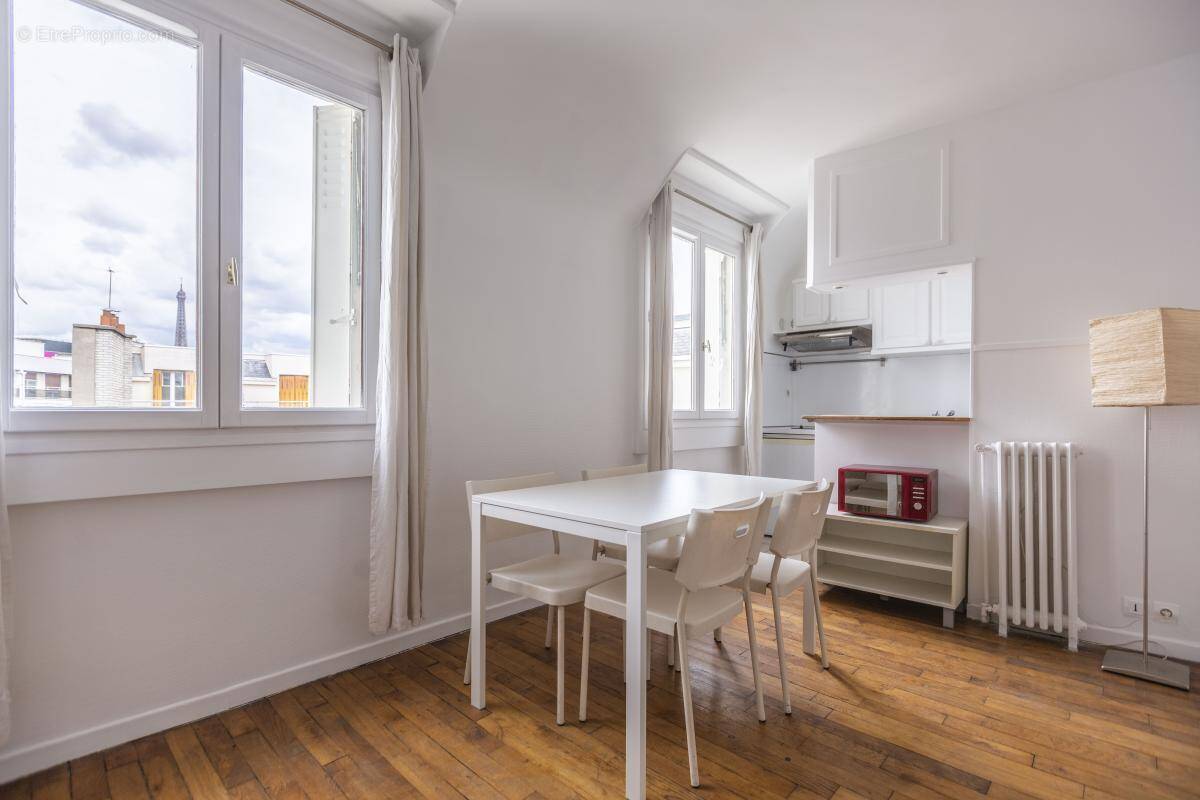 Appartement à PARIS-16E