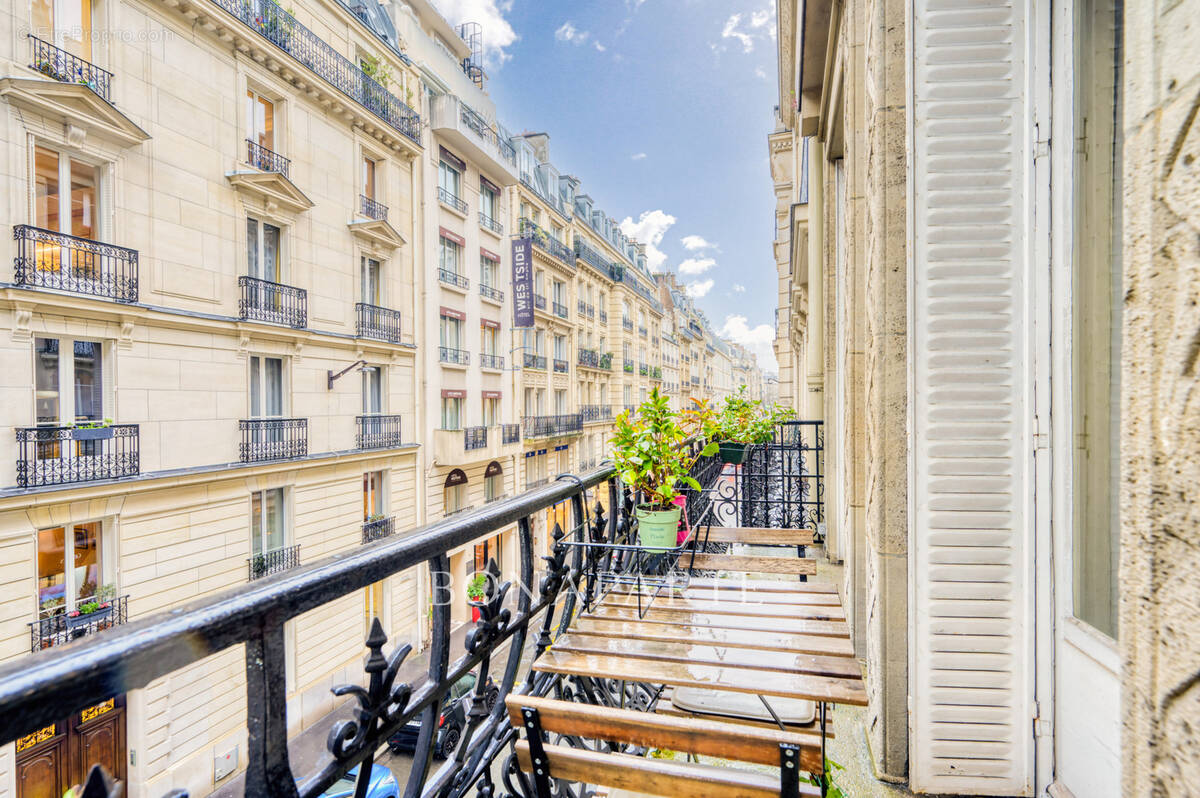 Appartement à PARIS-17E