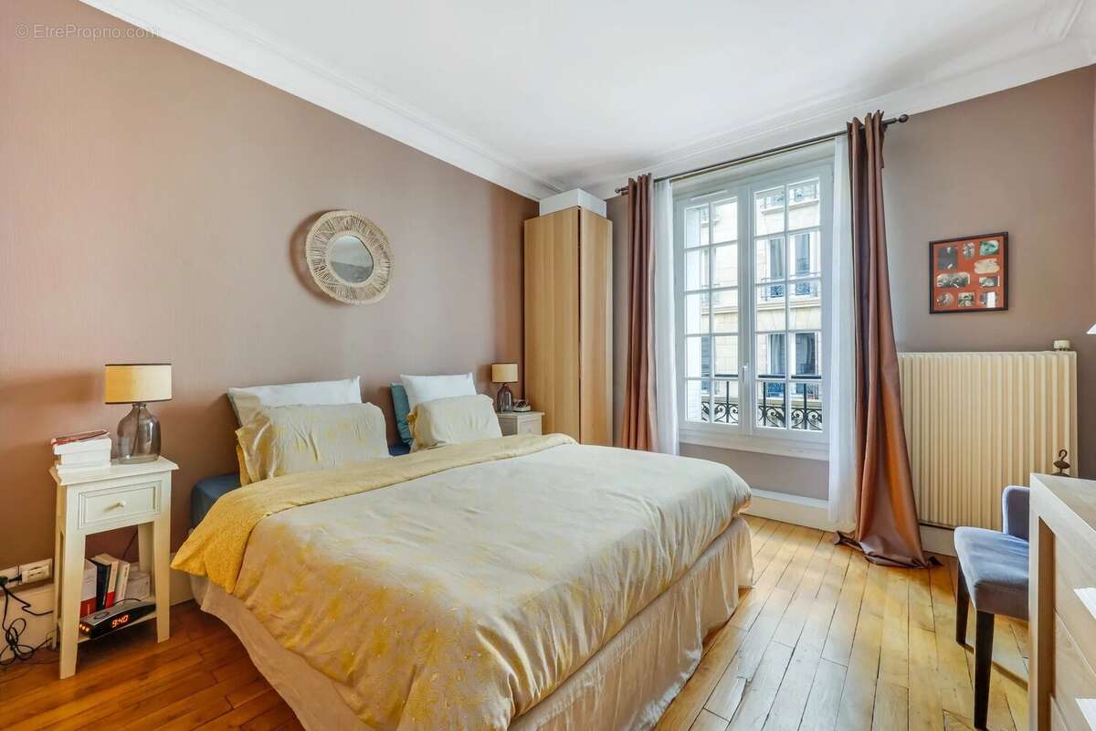 Appartement à NEUILLY-SUR-SEINE