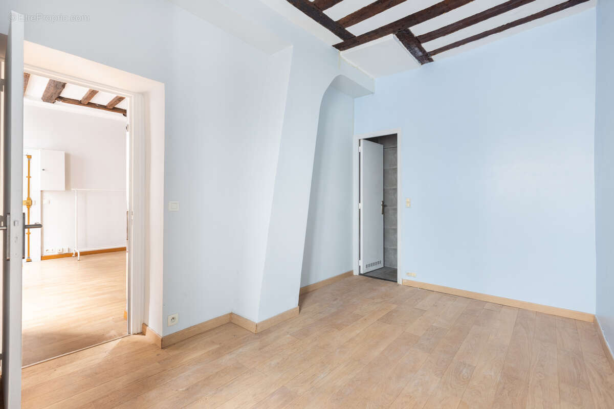 Appartement à PARIS-7E