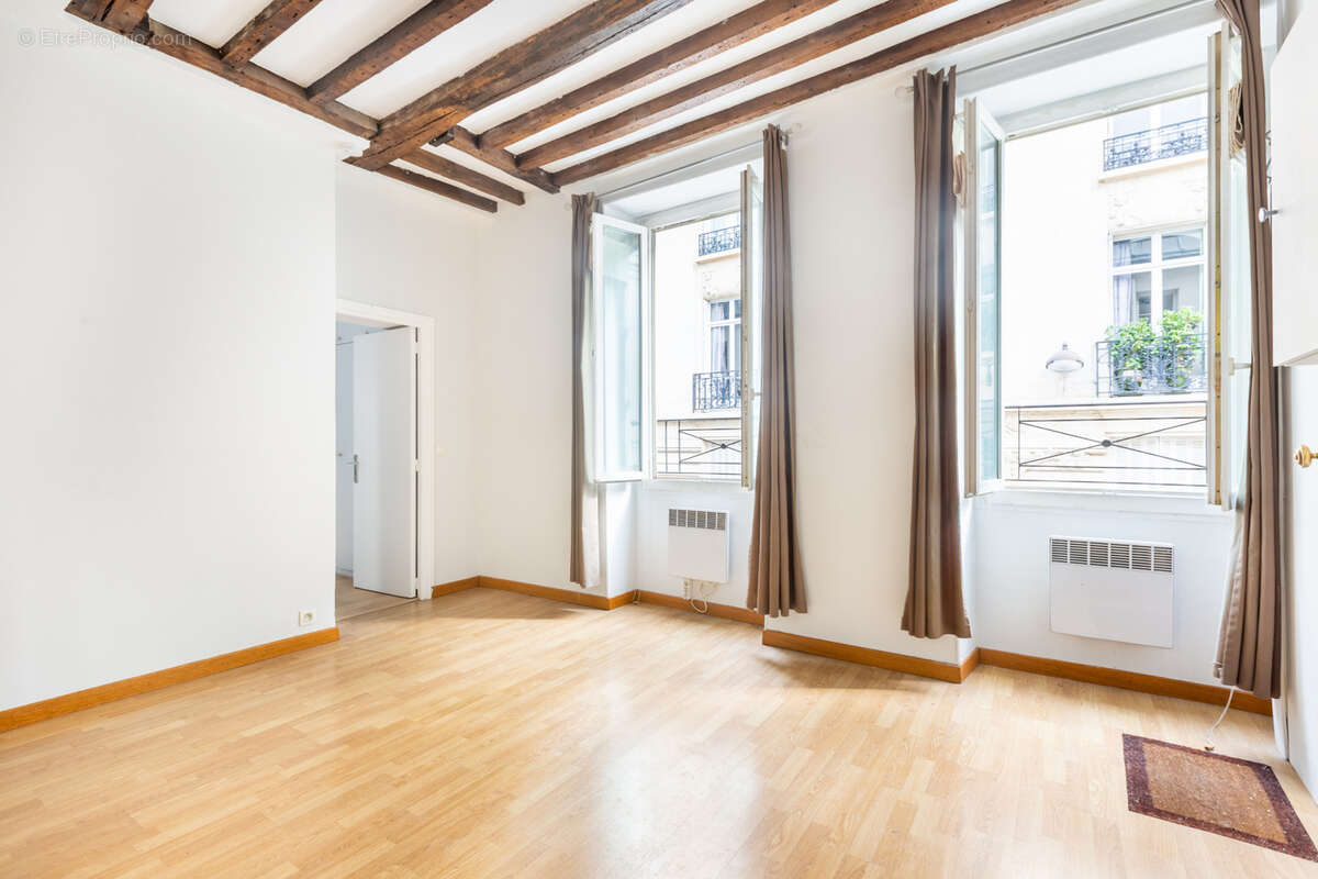 Appartement à PARIS-7E