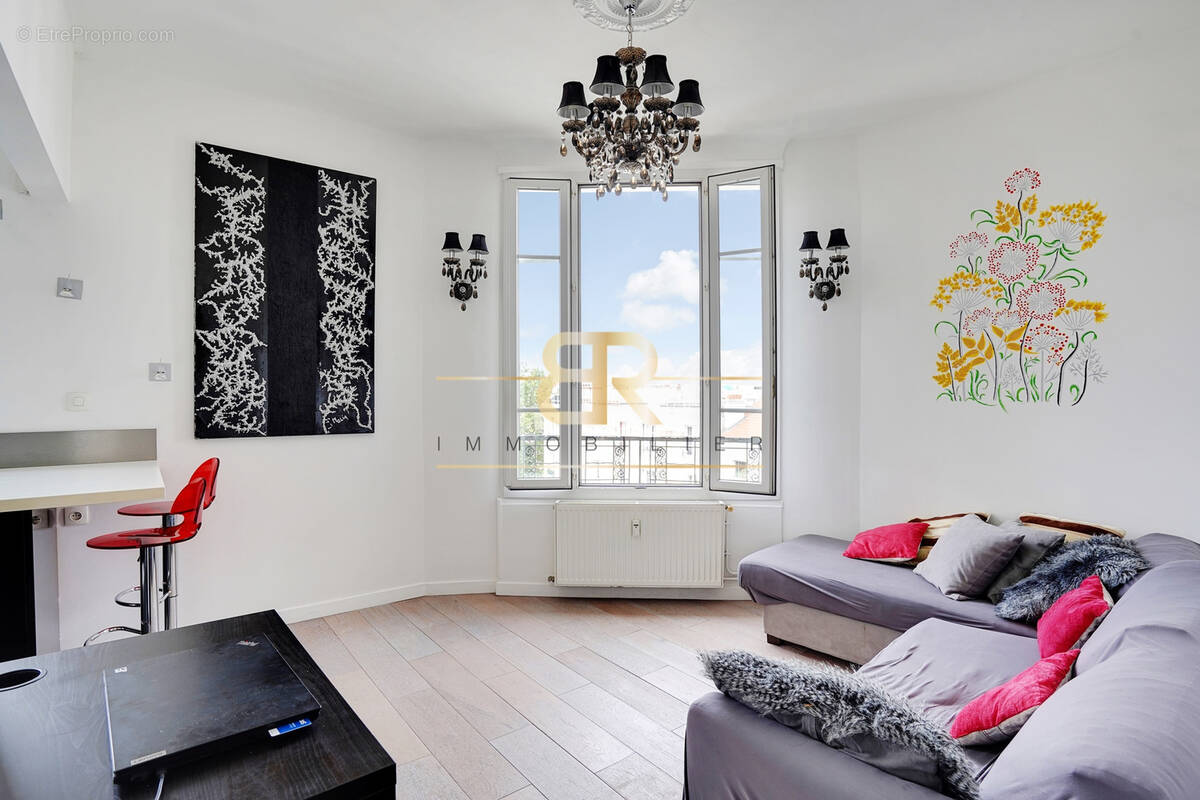 Appartement à COURBEVOIE