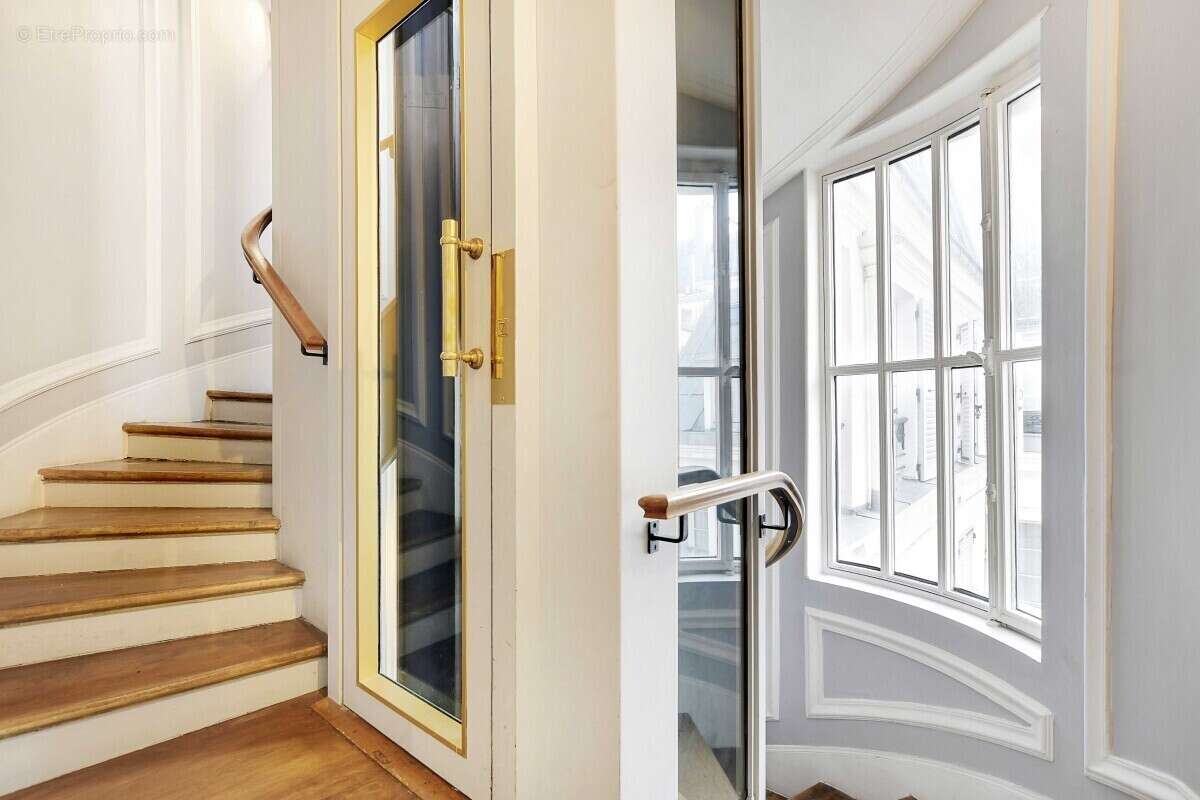 Appartement à PARIS-7E