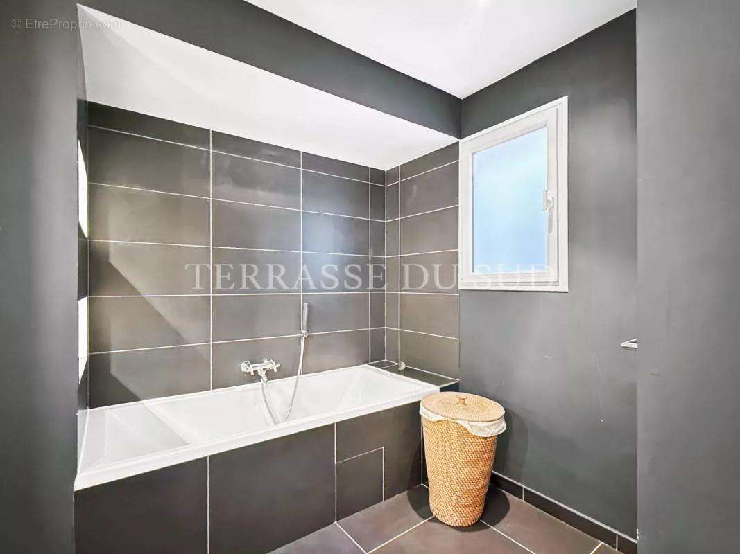 Appartement à MARSEILLE-6E