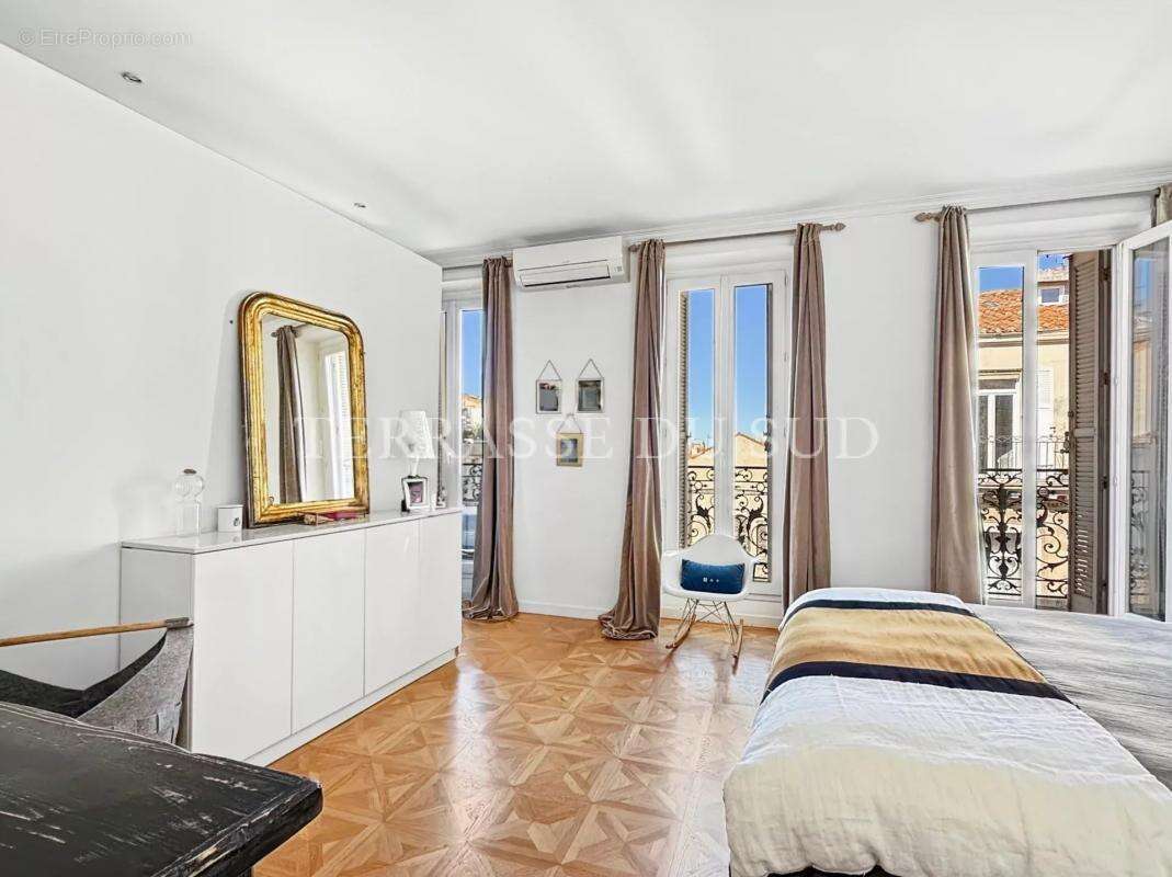 Appartement à MARSEILLE-6E