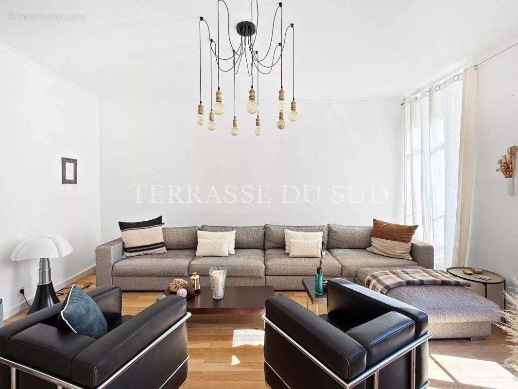 Appartement à MARSEILLE-6E