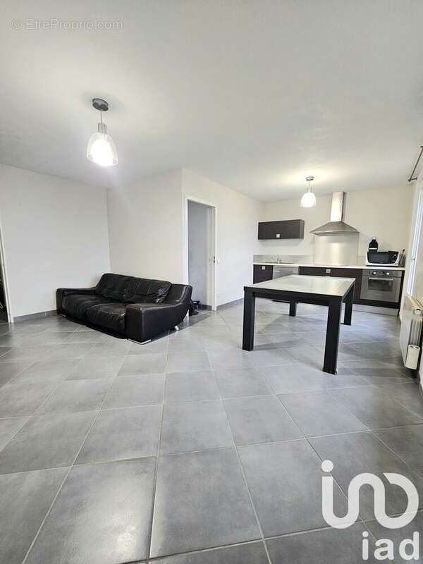 Photo 3 - Appartement à SAINT-PRIEST-EN-JAREZ