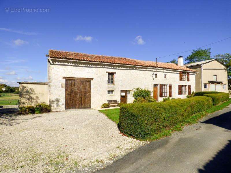 Maison à CHEF-BOUTONNE