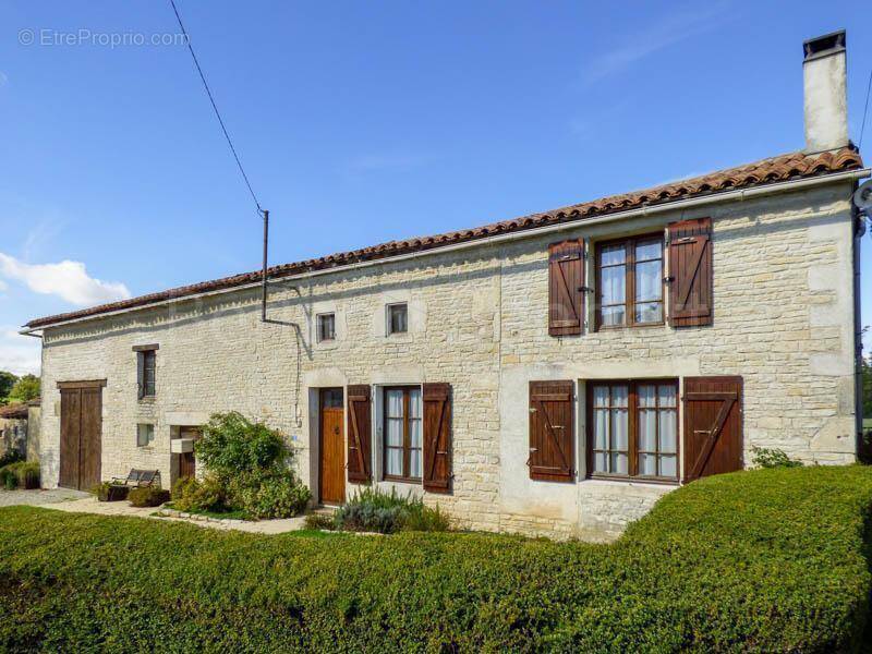 Maison à CHEF-BOUTONNE