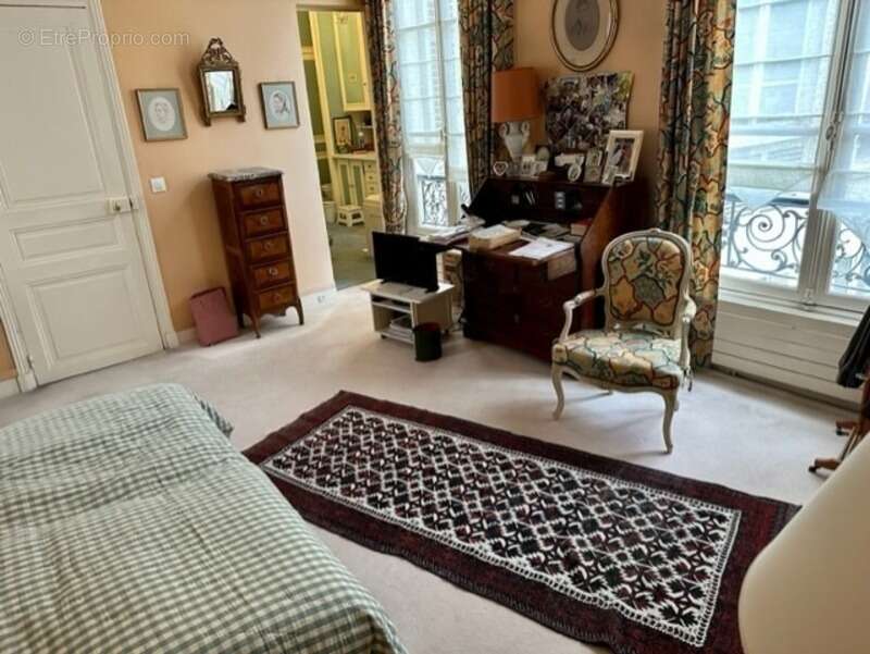 Appartement à PARIS-8E