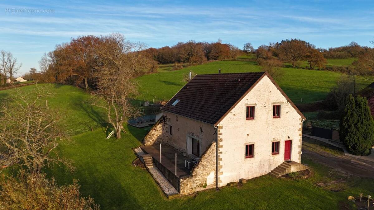 Maison à CURGY