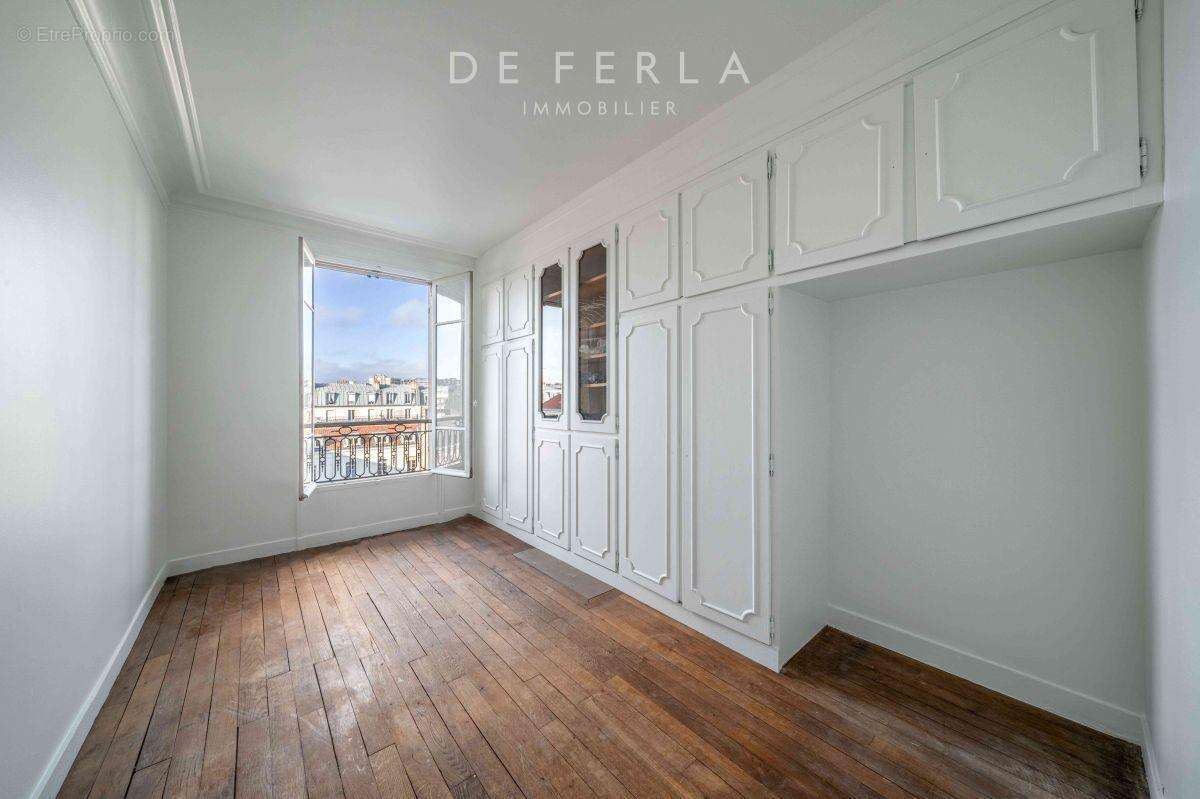 Appartement à PARIS-14E