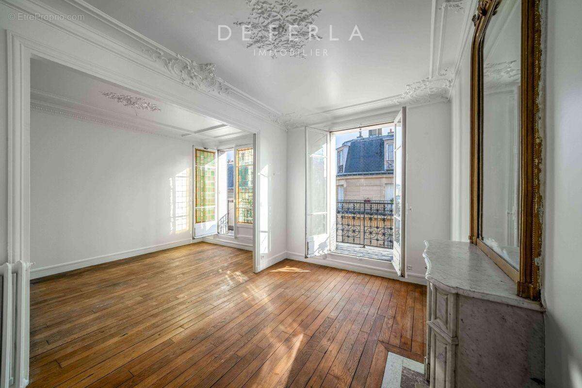 Appartement à PARIS-14E