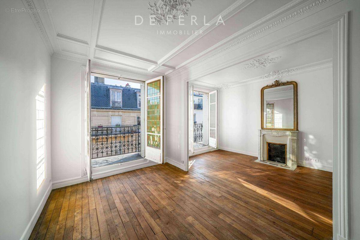 Appartement à PARIS-14E