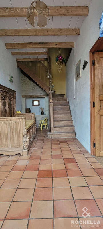 Entrée rdc rdc 12,60m² - Maison à CRESSE