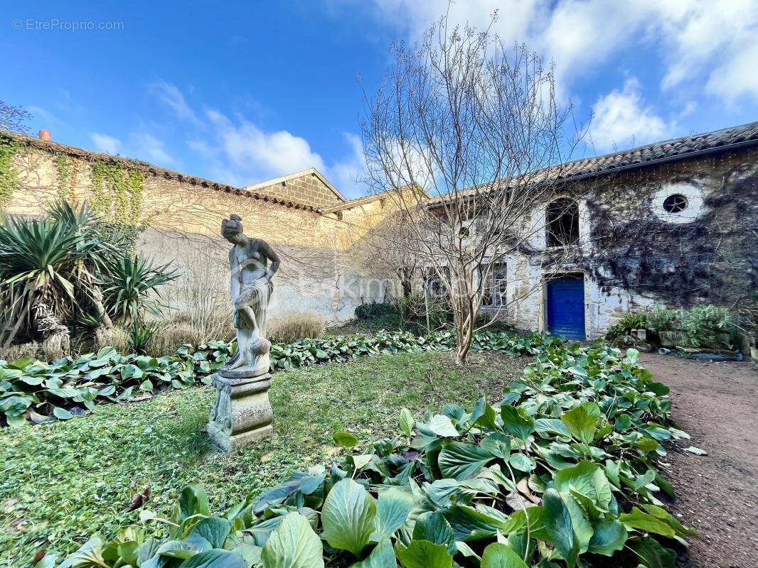 Maison à CRECHES-SUR-SAONE