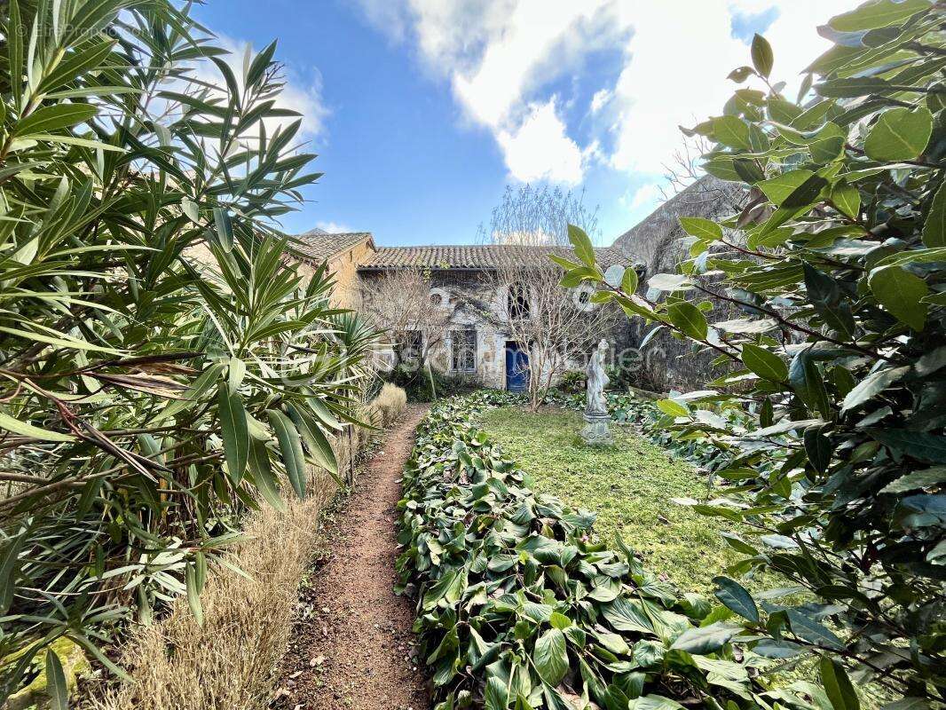 Maison à CRECHES-SUR-SAONE