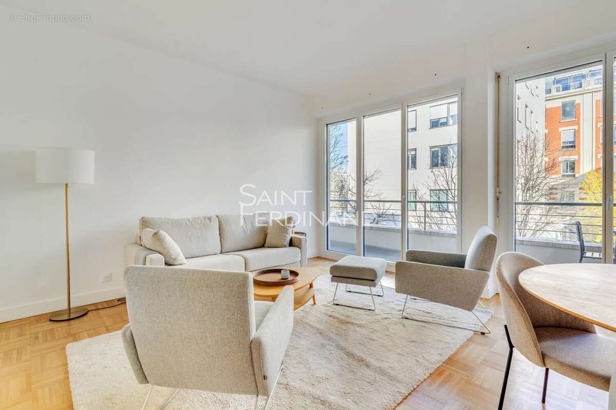 Appartement à NEUILLY-SUR-SEINE