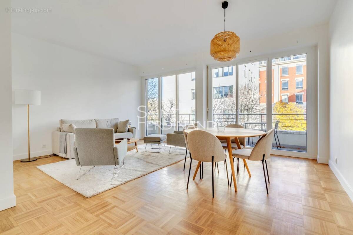 Appartement à NEUILLY-SUR-SEINE