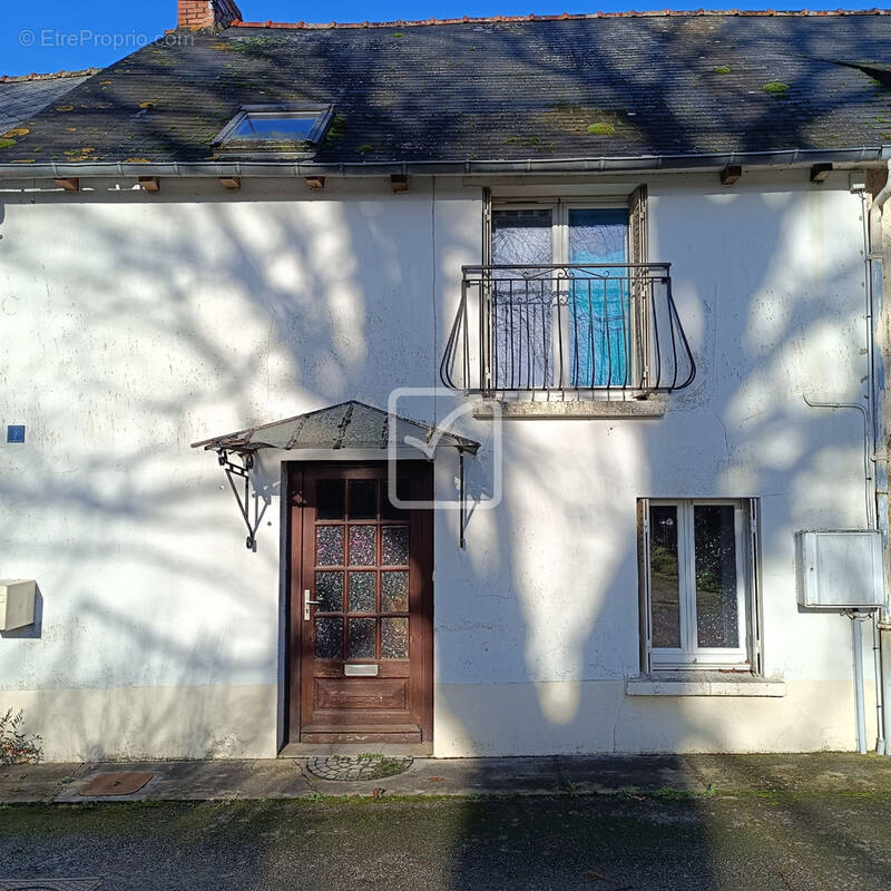 Maison à NEANT-SUR-YVEL