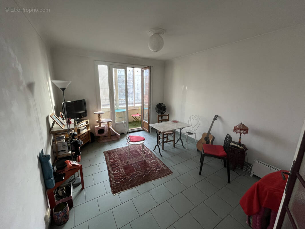 Appartement à MARSEILLE-4E