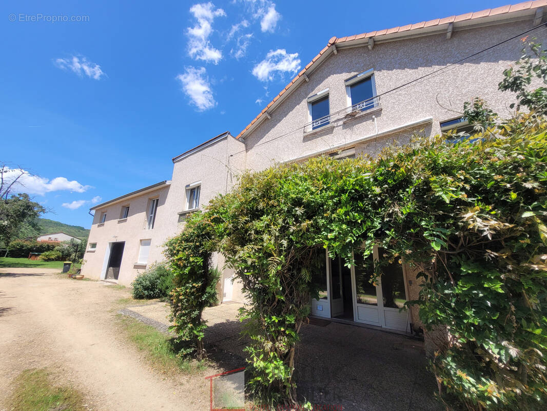 Maison à LES MARTRES-DE-VEYRE