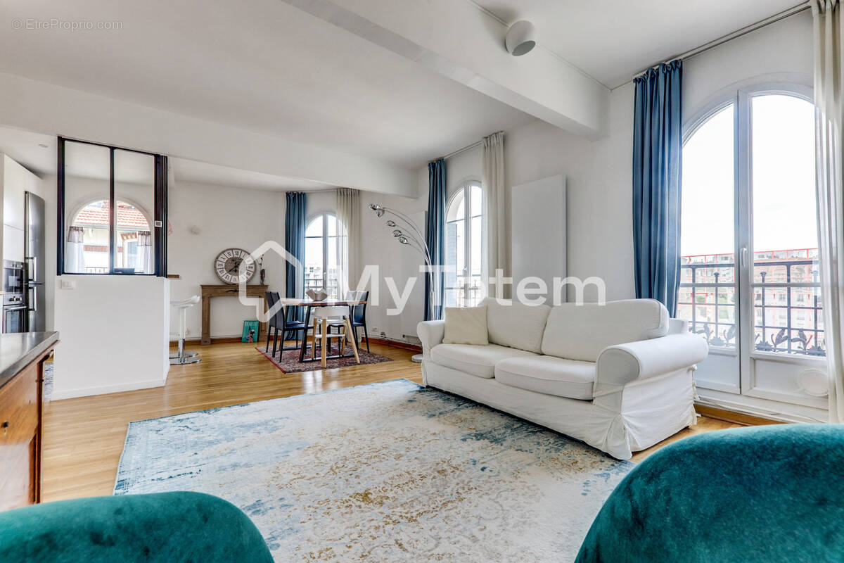 Appartement à COURBEVOIE