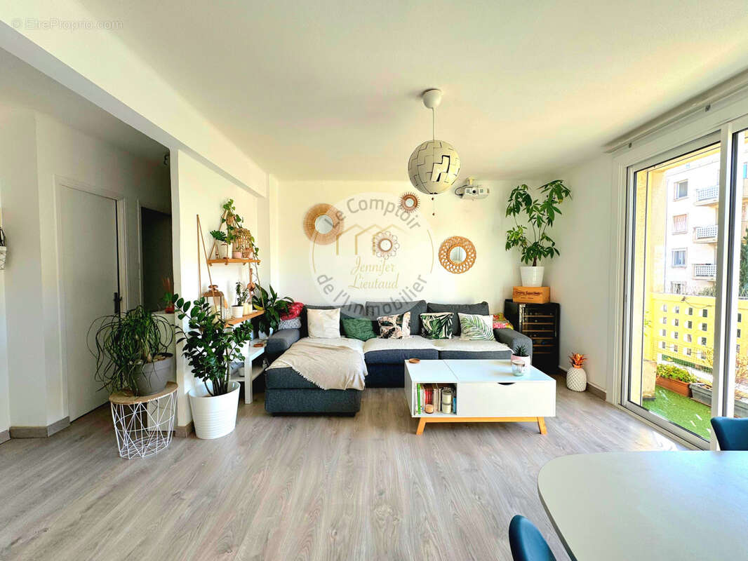 Appartement à MARSEILLE-9E