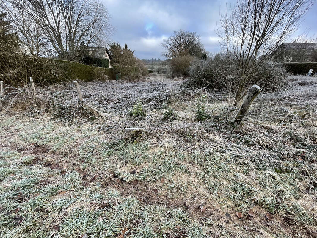 Terrain à FRAHIER-ET-CHATEBIER