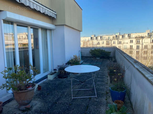 Appartement à PARIS-19E