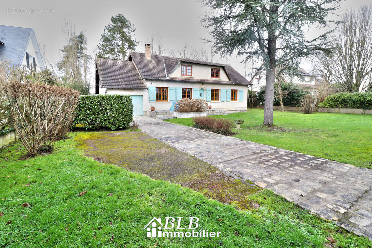 Maison à LE PERRAY-EN-YVELINES