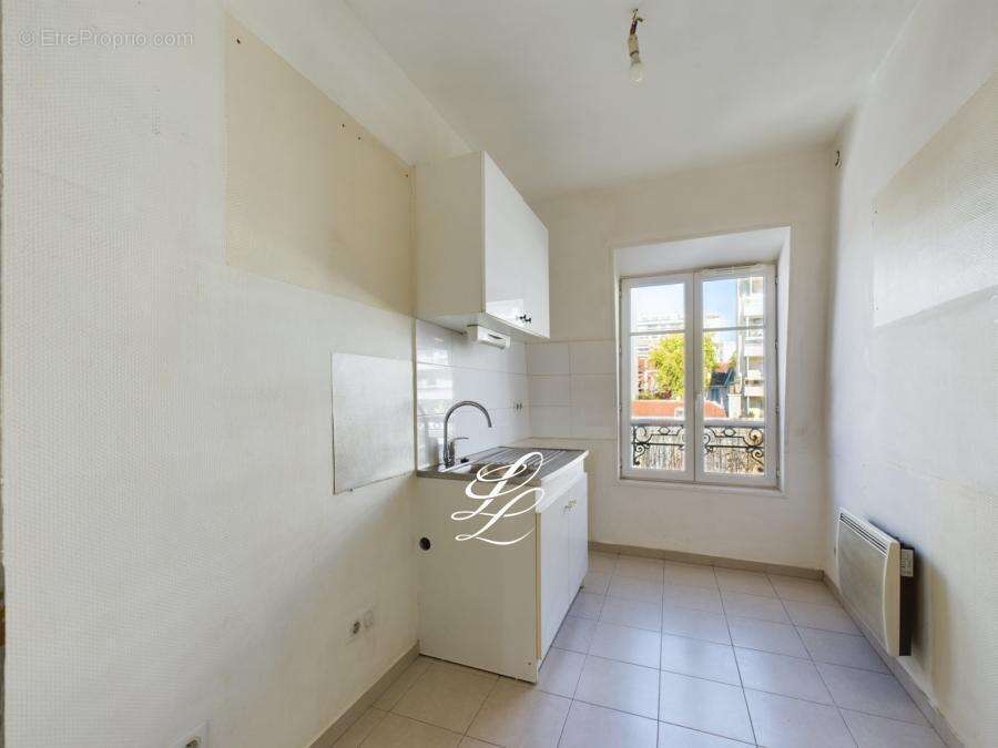 Appartement à COURBEVOIE