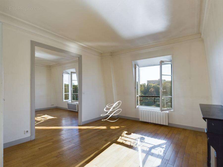 Appartement à COURBEVOIE