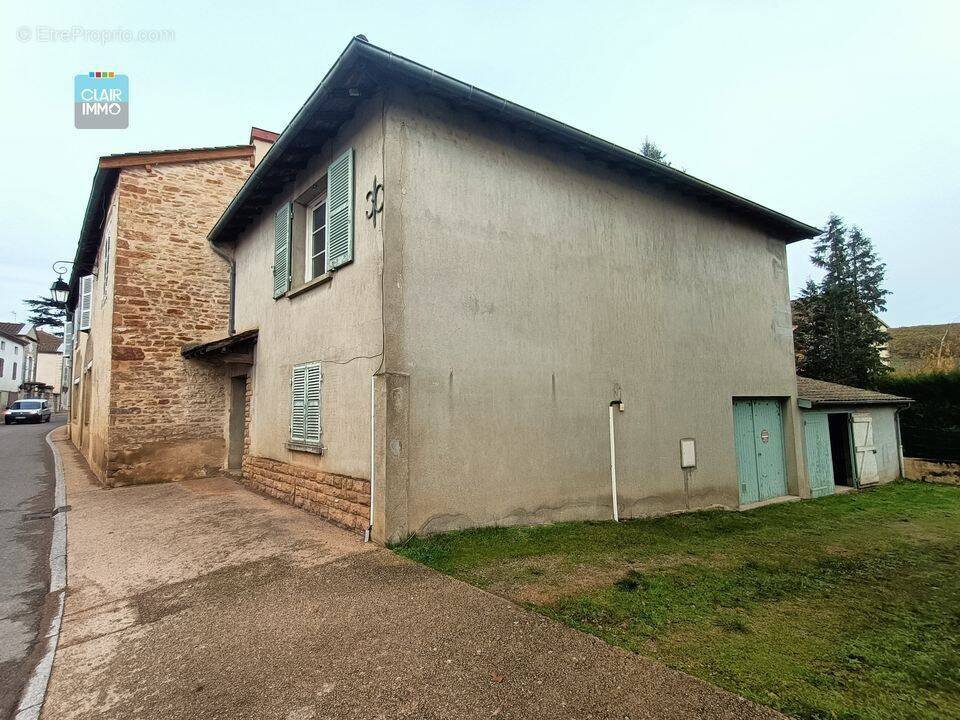 Maison à AZE