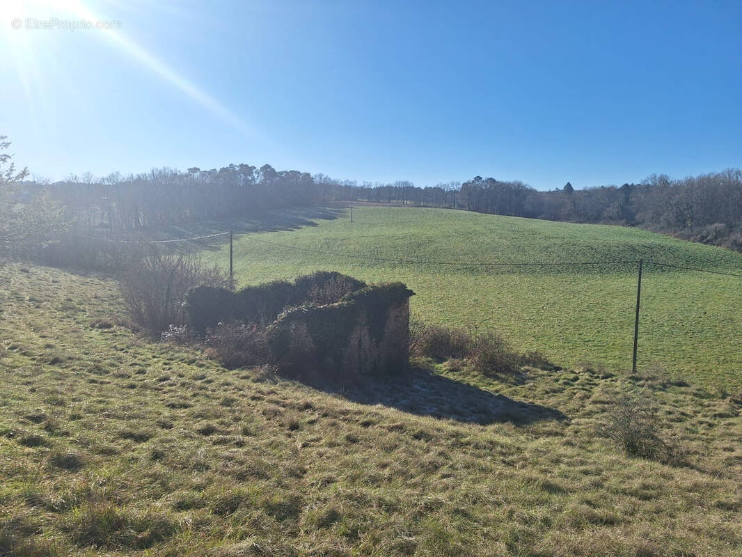 Terrain à MAZEYROLLES