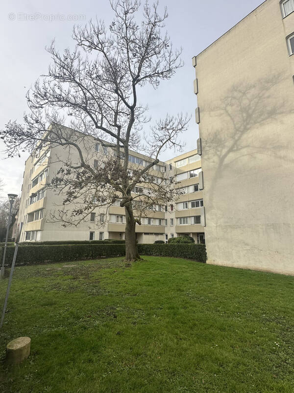 Appartement à SAVIGNY-LE-TEMPLE