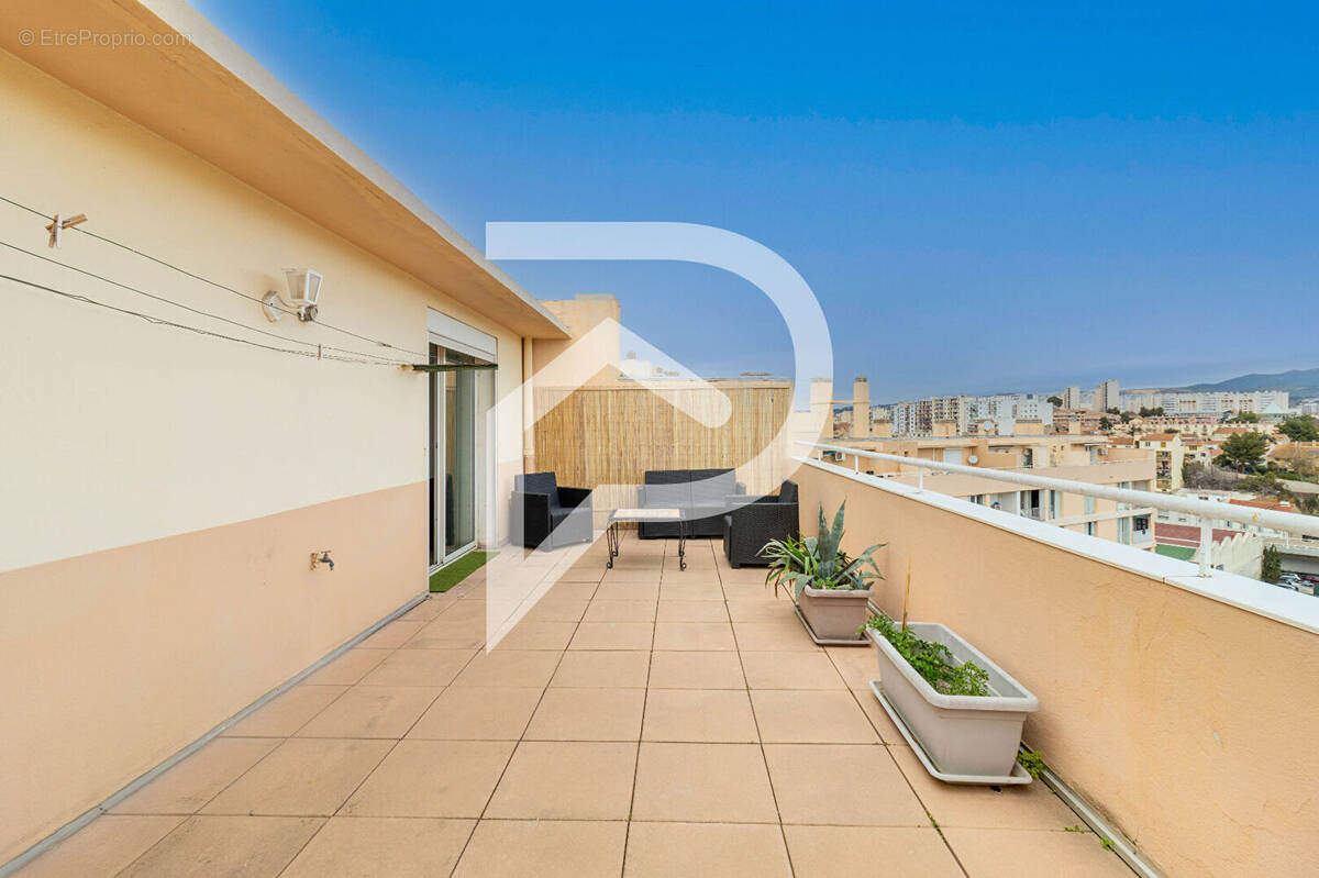 Appartement à MARSEILLE-3E