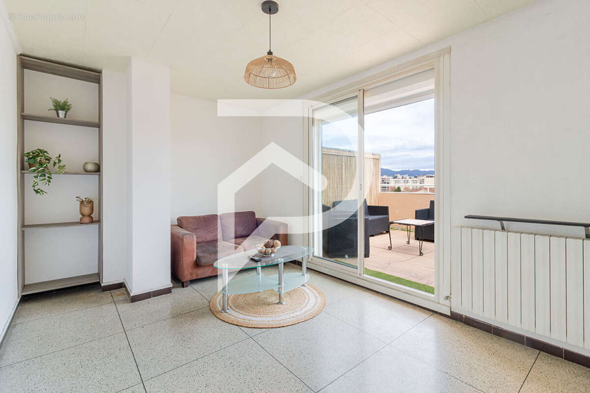 Appartement à MARSEILLE-3E