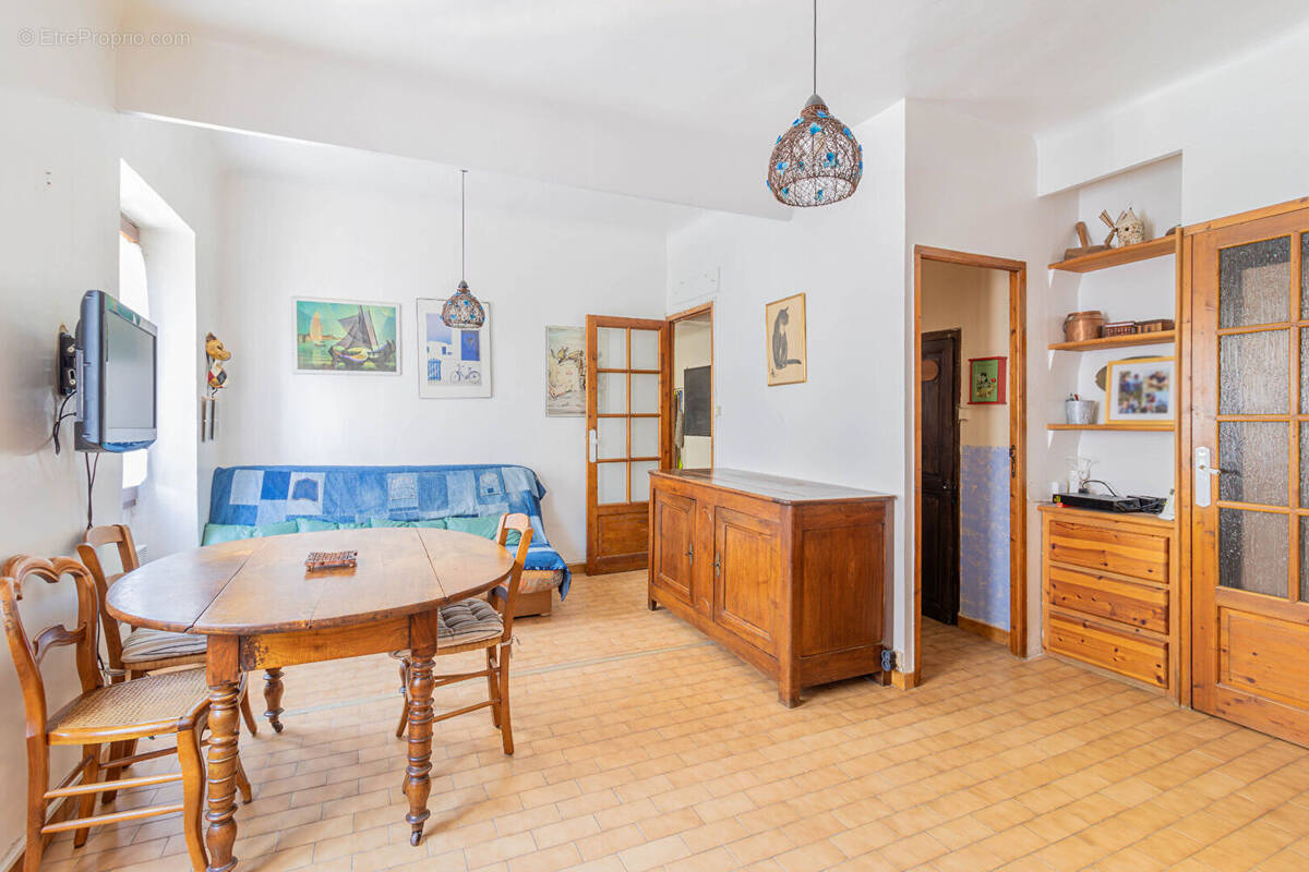 Appartement à MARSEILLE-1E