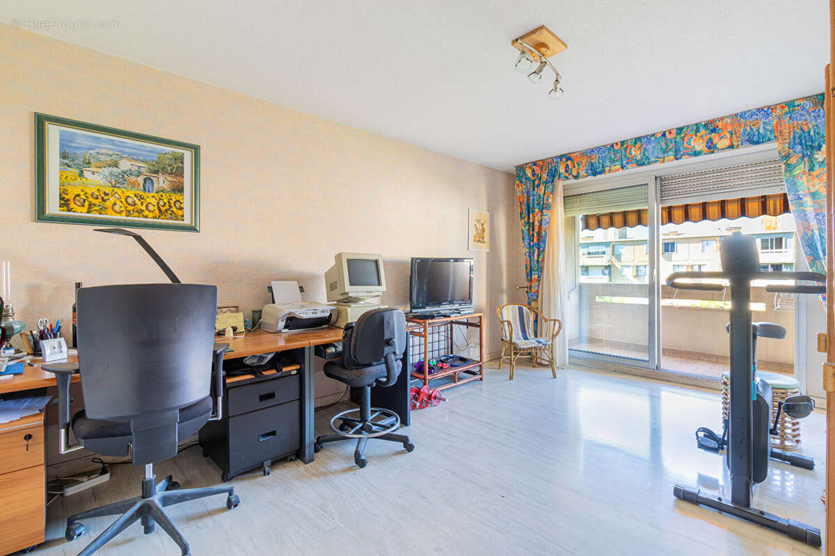 Appartement à MARSEILLE-3E