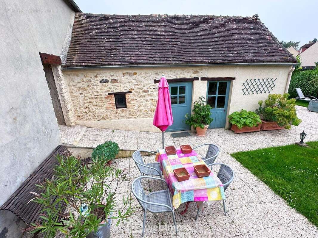 Voici la terrasse. - Maison à BRAY-SUR-SEINE