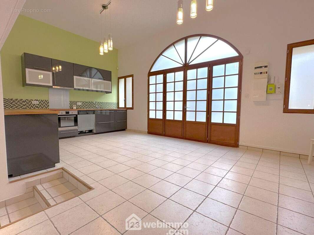 Magnifique loft de plus de 125 m² situé à 2 mn à pied de la gare ! - Appartement à FONTAINEBLEAU