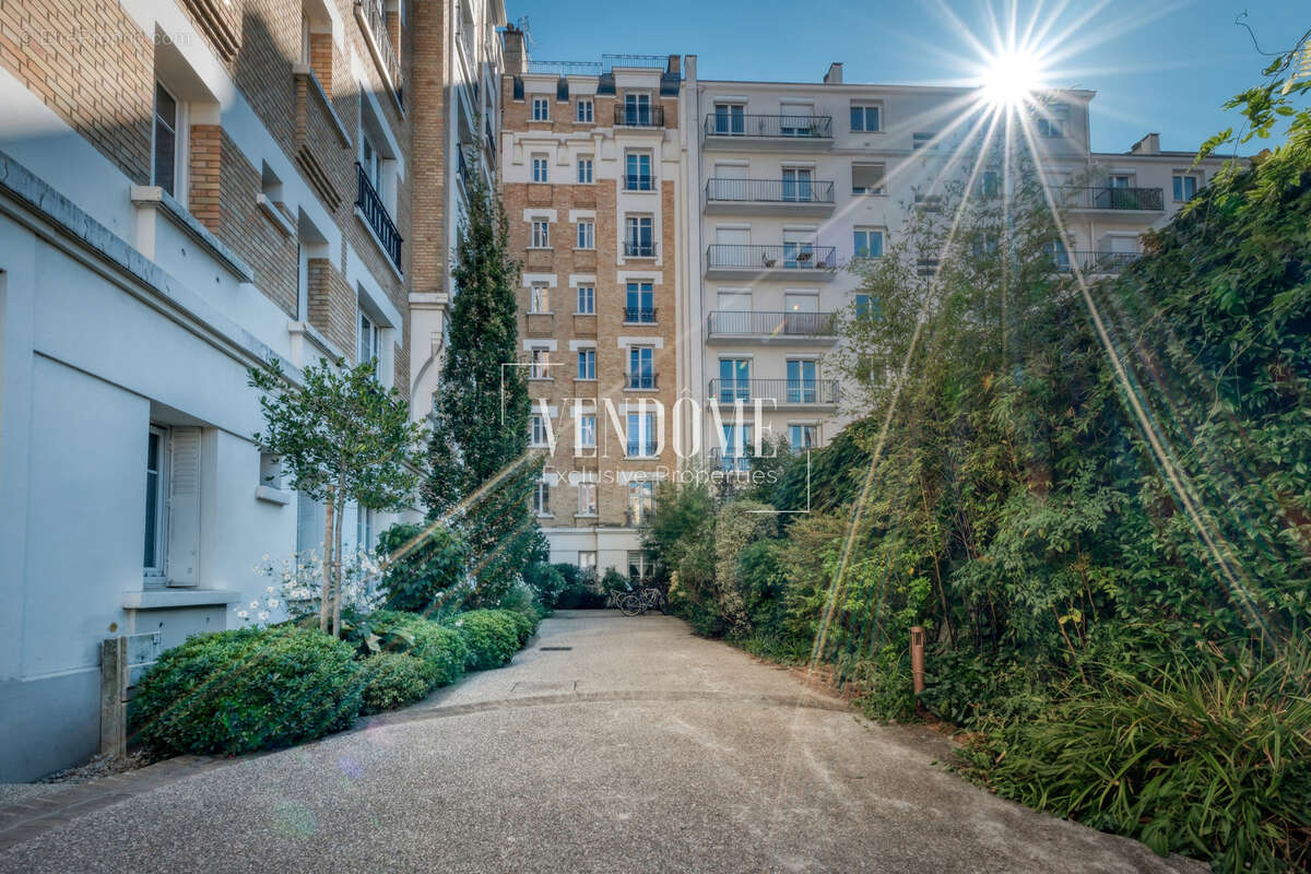 Appartement à COURBEVOIE