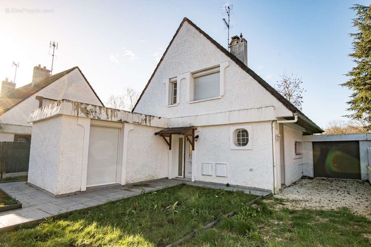 Maison à COURCOURONNES