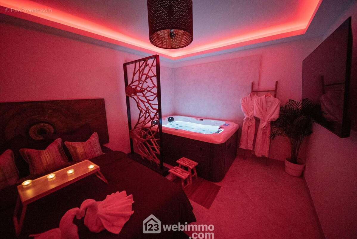 chambre ambiancée - Appartement à LE THOR