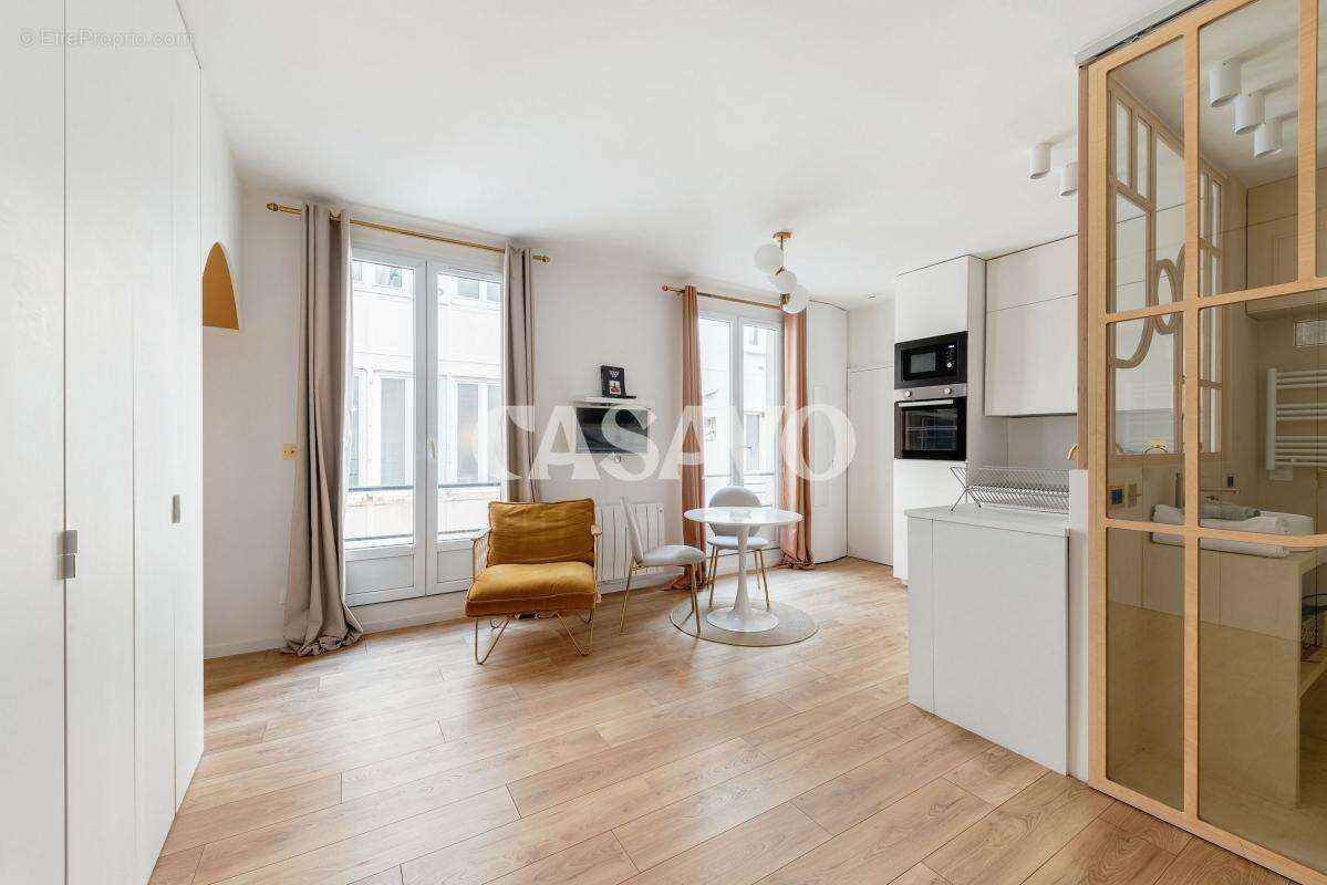 Appartement à PARIS-1E